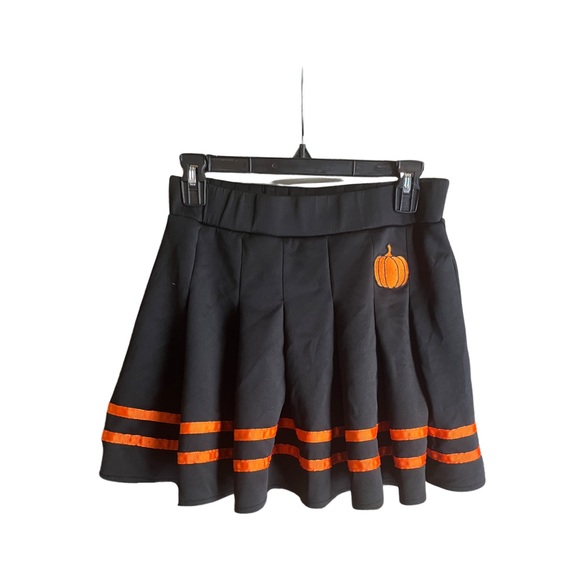 Spirit Dresses & Skirts - Spirit Halloween | size L pumpkin pleated skirt